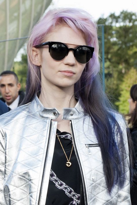 Grimes Hairstyles & Hair Colors | Steal Her Style Grimes Hair, Grimes Music, Claire Boucher, Dark Brown Highlights, Steal Her Style, Purple Highlights, Brown Highlights, Clothes Outfits, Purple Ombre