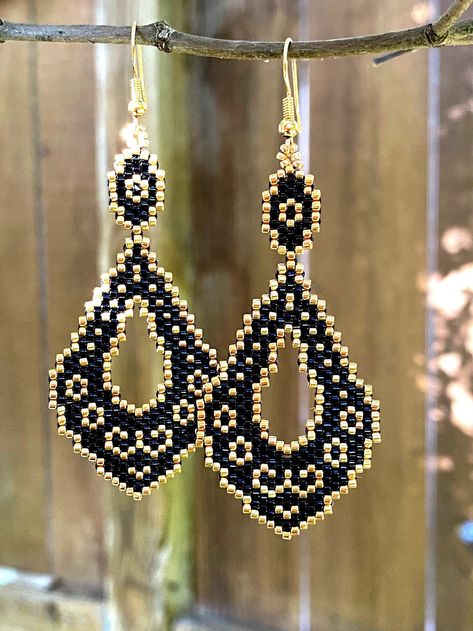 Brick Stitch Beading Patterns Free, Brick Stitch Pendant, Beading Patterns Free Tutorials, Brick Stitch Earrings Pattern, Seed Beads Earrings, Miyuki Beads Pattern, Stitch Earrings, Earrings Patterns, Beading Patterns Free