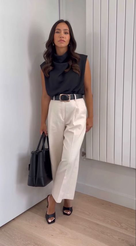 Professional Outfit Photoshoot, Business Blouses For Women, Modern Style Outfit Women, Summer Work Outfits Professional, Women Business Attire Summer, Finance Girl Outfit, Summer Business Professional Outfits, Business Conference Outfits Women, Business Casual Summer Outfits For Women