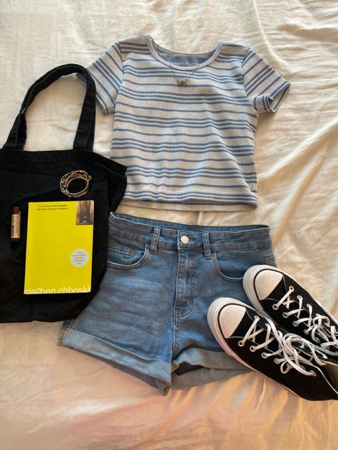 Simple Summer Outfits 2023, School Outfit With Shorts, Surf Crush Aesthetic Outfits, Gay Outfits Aesthetic, School Outfits With Shorts, Downtown Summer Outfits, Teen Summer Outfits, Outfit Ideas Shorts, Summer Outfits 2020