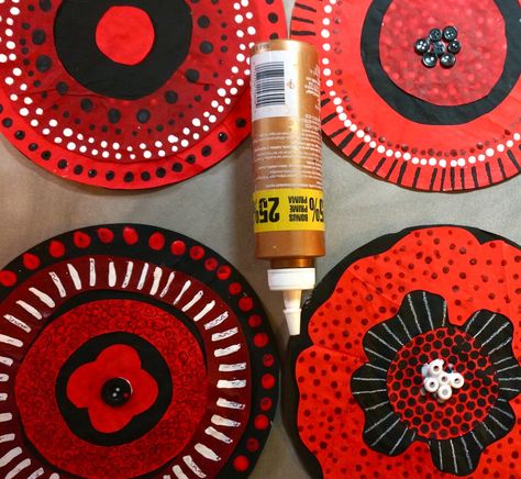 Remembrance Day Crafts, Poppy Craft For Kids, Name Art Projects, Native American Art Projects, Remembrance Day Activities, Poppy Day, Remembrance Day Art, Veterans Day Activities, Poppy Craft