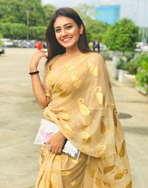 Bengali Actress Shanudrie Priyasad Latest Hot Pics In Saree - Actress Doodles Dinakshie Priyasad Saree, Shanudrie Priyasad Saree, Dinakshie Priyasad, Shanudrie Priyasad, Pics In Saree, Saree Actress, Bollywood Makeup, Red Sari, Board Pictures