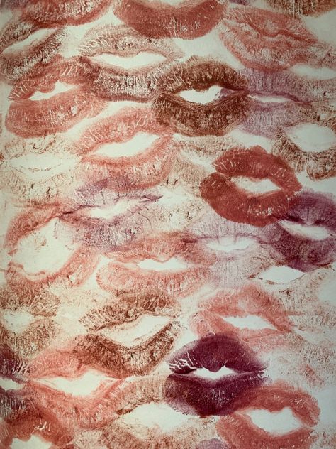 Phone background #background #iphonewallpapers #wallpaper #wallpaperideas #backgroundsforphones #art #kiss #kisses #lipstick #lips Brown Kisses Wallpaper, Kisses Background, Kiss Aesthetic, Lip Wallpaper, Orange Aesthetic, Edgy Wallpaper, Background Background, Phone Background, Summer 24