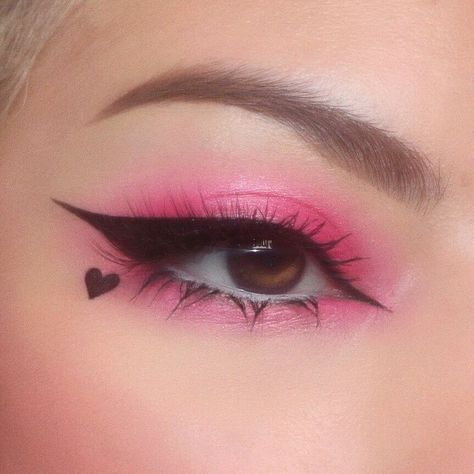 Si quieres saber que pasa lee la historia y si quieres cambiar la per… #cienciaficción # Ciencia Ficción # amreading # books # wattpad Birthday Eyeliner, Draculaura Makeup, Monster High Makeup, Teknik Makeup, Halloweenský Makeup, Drag Make-up, Makeup Drawing, Cute Eye Makeup, Kawaii Makeup