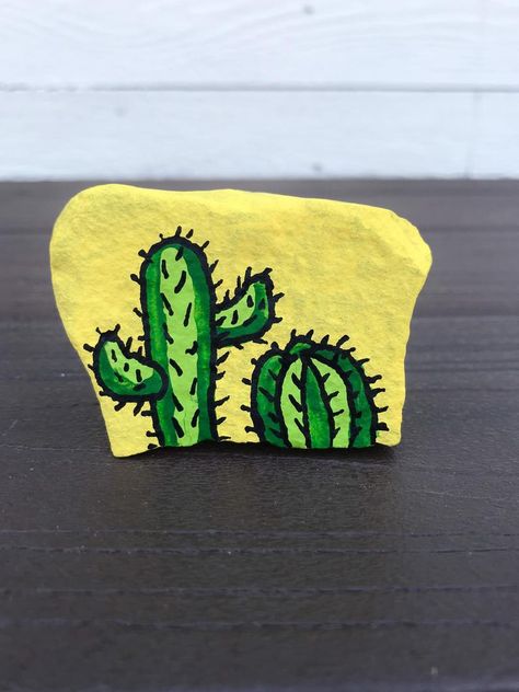 Cactus Pics, Painted Rock Garden, Yellow Cactus, Painted Rock Cactus, Rock Cactus, Cactus Pictures, Cactus Craft, Garden Rock Art, Flower Fruit