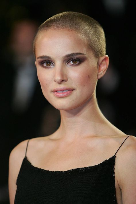 Buzz Haircut, Buzz Cut Hairstyles, Shaved Head Women, Hair Evolution, Shave Her Head, Red Carpet Hair, Red Carpet Beauty, Woman Shaving, Alexander Skarsgard