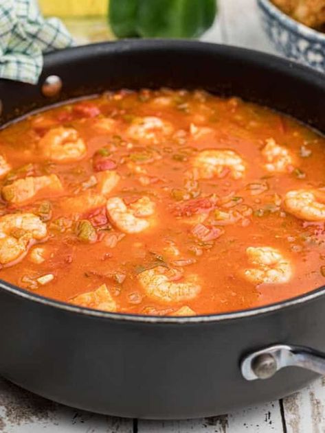 This Quick and Easy Seafood Stew takes 15 minutes of your time in prep work to create a hearty dinner of mixed seafood in a tomato based broth. https://www.lanascooking.com/seafood-stew/ Baked Catfish Fillets, Canned Stewed Tomatoes, Healthy Tilapia, Mediterranean Sauce, Catfish Fillets, Lobster Stew, Baked Catfish, Mixed Seafood Recipe, Mixed Seafood