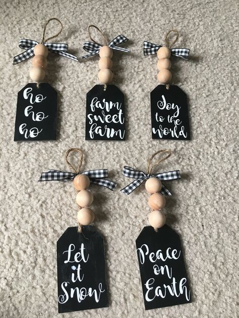 Diy Farmhouse Christmas Ornaments, Diy Farmhouse Christmas, Farmhouse Christmas Ornaments, Making Crafts, Money Making Crafts, Diy Farmhouse, Tree Diy, Dollar Tree Diy, Money Making