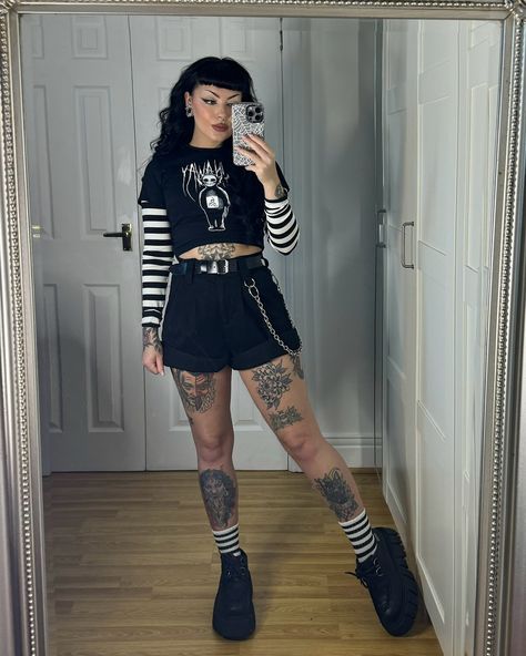 Stripes on stripes on stripes on stripes on stripes 🦓 @marywyatt helletubby baby tee & regan o ring shorts 🖤🤍👻(gifted) Casual Alternative Outfits, Goth Outfit Ideas, Look Shorts, Alt Outfits, Thrifted Outfits, Rock Outfits, Goth Aesthetic, Alternative Outfits, Goth Outfits