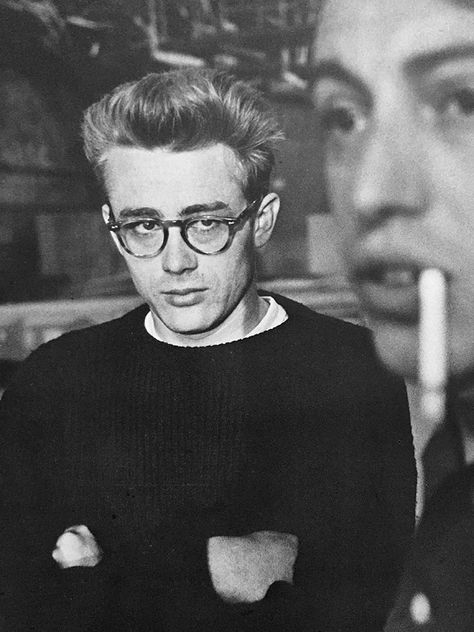 I wonder what Jimmy is thinking here? James Dean Style, Dennis Stock, Jim Stark, James Dean Photos, Jimmy Dean, East Of Eden, Actrices Hollywood, Marlon Brando, Norma Jeane