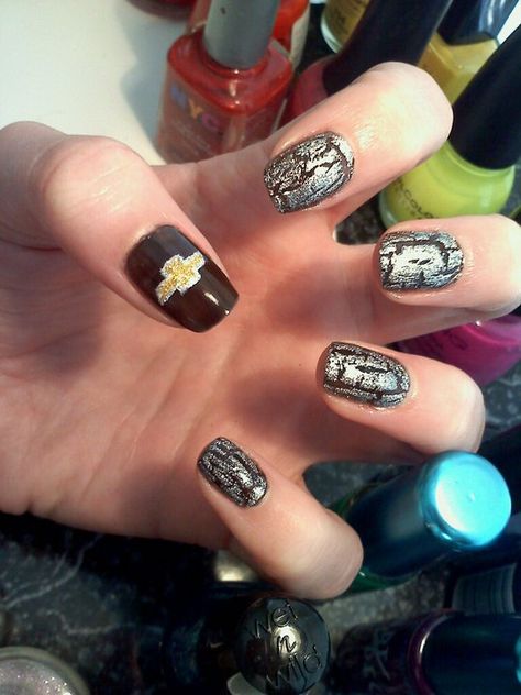 Chevy Crackle..yes please! :) Chevy Nails Designs, Chevy Nails, Crackle Nail Polish, Crackle Nails, Brown Acrylic Nails, Western Nails, Chevy Girl, Country Nails, Short Fake Nails