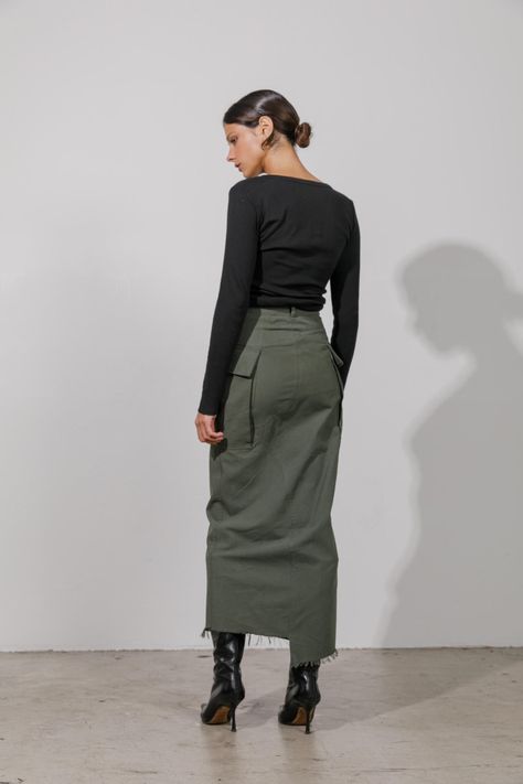 Utility Maxi Skirt, Utility Skirt Outfit, Olive Skirt Outfit, Local European, Cargo Skirt Outfit, Styling Skirts, Outrageous Fashion, Olive Skirt, Utility Skirt