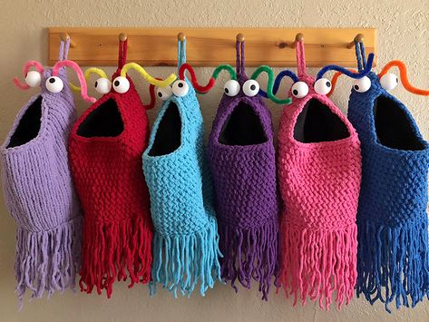 Do you know a fan of the YipYip aliens from old school Sesame Street ? The Yip Yips Themed Christmas Stocking crochet pattern is fabulous! Quick Projects, Yip Yip, Crocheted Bags, Christmas Stocking Pattern, Stocking Pattern, Crochet Simple, Haken Baby, Stitch Crochet, Crochet Stuff