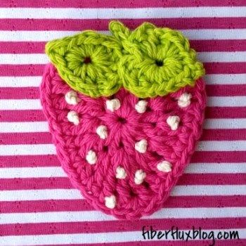 Tip: Button on the Backside ~ Snappy Tots Strawberry Applique, Appliques Au Crochet, Crochet Embellishments, Crochet Strawberry, Crochet Fruit, Applique Pattern, Crochet Flower Patterns, Crochet Applique, Applique Patterns