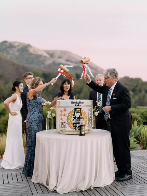 A Big Sur Wedding Among the Redwoods With Japanese Traditions Japanese American Wedding, Wedding Japanese, Traditional Japanese Wedding, Japan Wedding, Asian Artwork, Japanese Mountains, Redwood Trees, Big Sur Wedding, Japanese Wedding