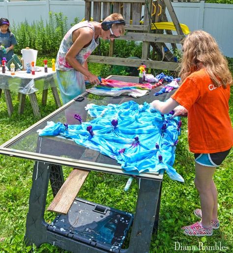 Tye Dye Station, Tie Dye Party Set Up, Tie Dye Party Decorations, Tye Dye Station Birthday Party, Tie Dye Station, Kids Tie Dye Party, Tie Dye Station Birthday Parties, Tie Dye Group Activity, Birthday Party Tie Dye Station