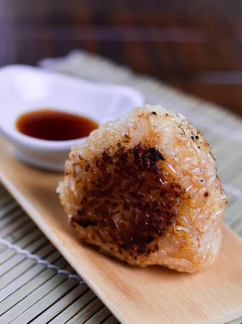 Fried Soy Sauce Japanese Yaki-Onigiri Rice Balls (焼きおにぎり) - Sudachi Recipes Onigiri Rice Balls Recipe, Soy Sauce Fried Rice, Grilled Rice Balls, Japanese Sticky Rice, Sudachi Recipes, Sticky Rice Balls, Onigiri Filling, Fried Rice Balls, Yaki Onigiri