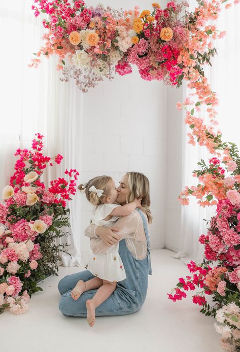 Valentine’s Day Photo Shoot Ideas Simple, Valentines Day Minis, Flower Foam Diy, Photo Shoot Set, Foam Diy, Flower Foam, Kindergarten Classroom Decor, Events Ideas, Rental Decorating