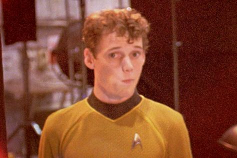 Zoe Saldana remembers making <em>Star Trek</em> with Anton Yelchin in exclusive clip from <em>Love, Antosha</em> Pavel Chekov Aesthetic, Chekov Star Trek, Star Trek Chekov, Pavel Chekov, Star Trek Reboot, Anton Yelchin, Film Star Trek, Gentle Soul, Star Trek 2009