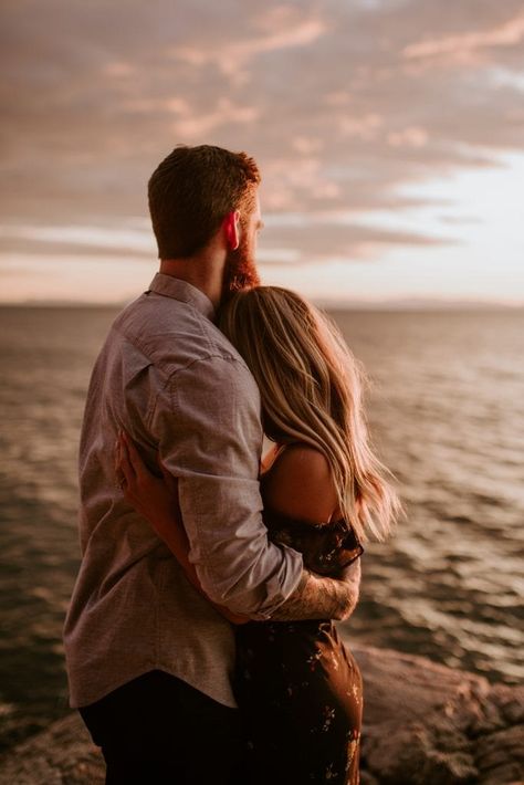 Lighthouse Photoshoot, Engagement Session Posing, Lighthouses Photography, Fun Engagement Photos, Outdoor Engagement Photos, Summer Engagement Session, Vancouver Wedding Photographer, Anniversary Photoshoot, Outdoor Engagement