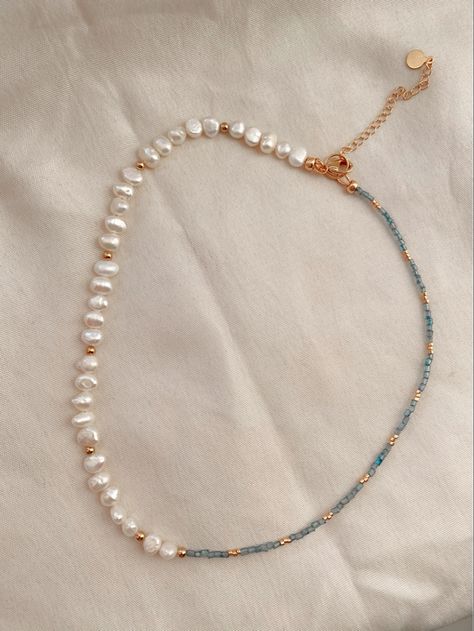 Diy Bead Necklace Aesthetic, Necklace Inspiration Beads, Bead Bracelet Design Ideas, Pearl Necklace Ideas, Pearl Necklace Diy, Cincin Diy, Diy Pearl Necklace, Pearl Necklace Handmade, Diy Sy