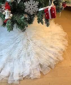 Tulle Christmas Tree Skirt, Christmas Tree Decorations White, Tulle Christmas Trees, Elegant Christmas Trees, Pencil Christmas Tree, Gift Drawing, Christmas Tree With Gifts, Christmas Decorations Ornaments, Skirt Vintage