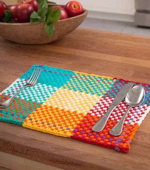 Loom Woven Placemat Diy Potholders, Woven Placemat, Potholder Loom, Weaving Loom Diy, Loom Craft, Weaving Loom Projects, Loom Knitting Projects, Potholder Patterns, Wet Felting Projects