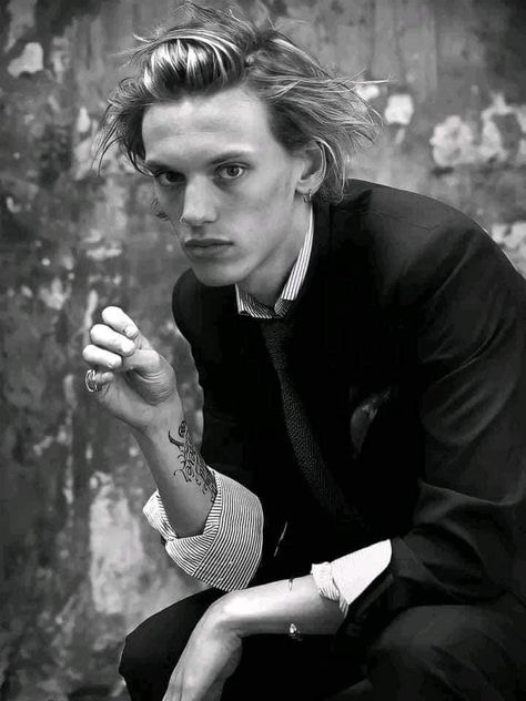 Jamie Campbell Bower Twilight, Jamie Bower, Jace Wayland, Me Irl, Jamie Campbell, Jamie Campbell Bower, Large Eyes, Shadow Hunters, Classic Chic