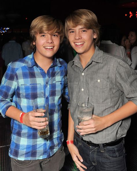 Cole and Dylan💘 #colesprouse #dylansprouse #codymartin #zackmartin #thesuitelifeondeck #movieworld #movielover #00s #brotherhood #greatactor Suit Life On Deck, Old Disney Channel, Dylan And Cole, Website Photos, Dylan Sprouse, Nat King Cole, Suite Life, Disney Channel Stars, Brown Hair With Blonde Highlights