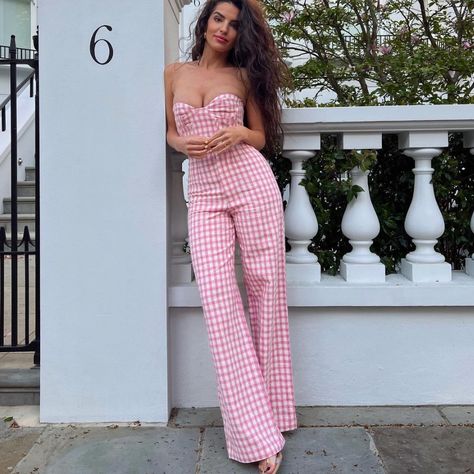 Brand New With Tag Spring/Summer Collection High-Waisted Pants With False Back Welt Pockets. Hidden In-Seam Side Zip Closure Fashion Design Inspiration, Jumpsuit Denim, Book Video, Gingham Pants, Zara Jumpsuit, Yellow Pants, Song Of Style, Pink Jumpsuit, How To Make Clothes