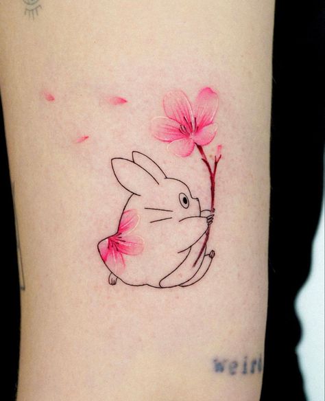 Tattoo by @suya_ink on Instagram, who is based in Düsseldorf, Germany. Totoro Umbrella Tattoo, Ponyo Tattoo Small, Totoro Tattoo Small, Studio Ghibli Tattoo Sleeve, Cherry Blossom Tattoo Minimalist, Ghibli Tattoo Minimalist, Smol Tattoos, Kiki's Delivery Service Tattoo, Snorlax Tattoo