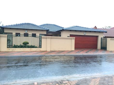 House conversion Diepkloof, SOWETO. South Africa South African Houses Modern, South Africa House Design, South African Houses, 1700 Sq Ft House Plans, House Plans Ireland, House Reference, Split Level House Plans, 2024 Manifestations, Square House Plans