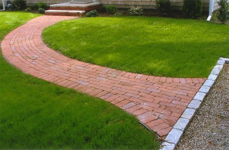 gravel with paver trim and brick walkway Water Tank House, Exterior Wall Decor, Porch Step Railing, Herringbone Brick Pattern, Front Walkway Ideas, Brick Patio Ideas, Backyard Path, Walkways Ideas, Brick Paths