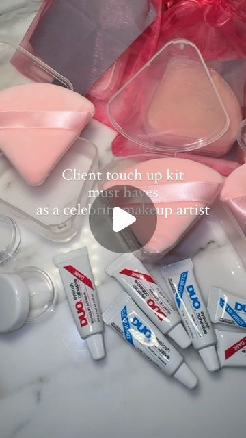 Allison Kaye on Instagram: "Comment “touch up kit” and I’ll send you the links to everything I have in my client touch up kits as a celebrity makeup artist! No gate keeping here 🫶🏻 #celebritymakeupartist #celebritymua #celebritymakeup #makeupartist #touchupkit #makeupartist #professionalmakeupartist #taylorswift #SuperBowl" Makeup Artist Touch Up Kit, Bridal Makeup Touch Up Kit, Makeup Touch Up Kit, Full Makeup Kit List, Pro Makeup Kit, Makeup Artist Kit, Makeup Mistakes, Mini Makeup, Celebrity Makeup Artist