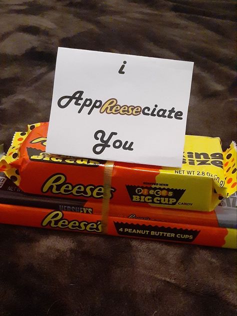 Reeses Valentines, Reese Gift Ideas, Gum Gift Ideas, Reeses Gift Ideas, Resses Cup Gift Ideas, Reeses Gift, Reese’s Gift Basket, Reese’s Valentines Ideas, Reese’s Gift Ideas