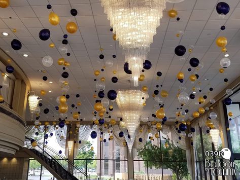 Suspended Balloon Ceiling, Balloon Decorations On Ceiling, Ceiling Balloon Decor, Company Backdrop, Ceiling Balloon Decorations, Balloon Ceiling Decorations, Hanging Balloons, Decor Balloons, Balloon Ceiling