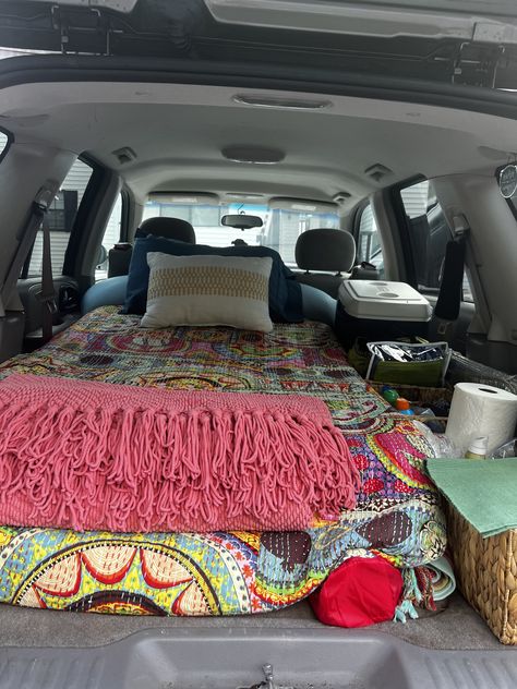 Car Sleepover, Car Crafts, Minimalism Inspiration, Dream Camper, Living In Car, Car Living, Minivan Camping, Travel Camper, Hippie Car