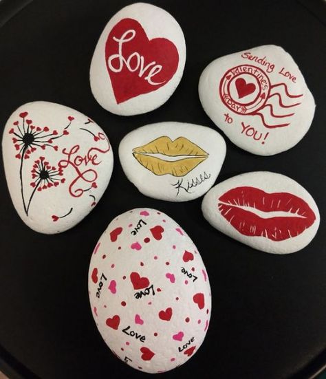 Valentine Day Rock Painting Ideas, Painted Rocks For Valentines Day, Valentine Stone Painting, Valentine's Painted Rocks, Valentines Day Rocks Painting, Rock Painting Valentine Ideas, Valentines Day Rocks, Valentines Rocks Painted, Valentines Day Rock Painting