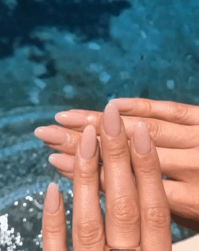 Top Neutral Nail Polish Colors for Every Skin Tone // Sheer Pink Nails Neutral Nail Polish Colors, Stars Nails, Neutral Nail Polish, Long Almond, Nagellack Trends, Jenner Style, Pastel Nails, Oval Nails, Neutral Nails