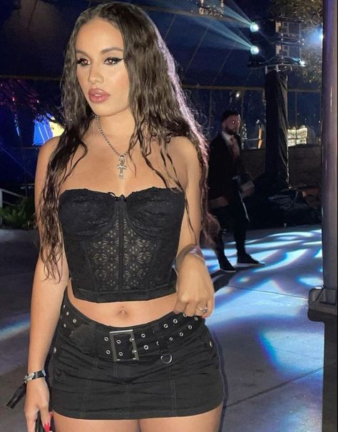 Dark Baddie Outfits, Concert Outfit Ideas Summer Night, Y2k Night Outfits, House Rave Outfits, Reggaeton Concert Outfit Ideas, Greyday Tour Outfits, Girly Concert Outfit, Cool Club Outfits, 2000s Dress Outfit