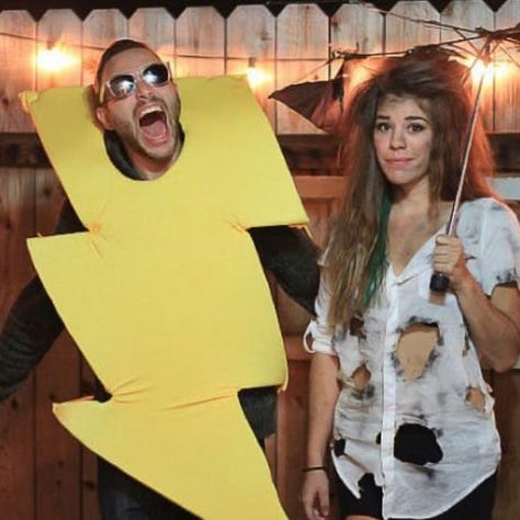 15 Ideias de fantasias de casal para Halloween Meme Costume, Funny Couple Costumes, Halloween Costumes Diy Couples, Funny Couple Halloween Costumes, Diy Couples Costumes, Halloween Parejas, Couple Costumes, Diy Kostüm, Funny Couple