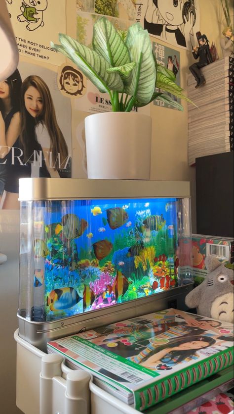 Kawaii Room Green, Underwater Room Decor, 2000s Aquarium Aesthetic, Frutiger Aero Room Ideas, Aquarium Room Decor, Room Aquarium Ideas, Aquarium Themed Room, Aquarium Room Aesthetic, Frutiger Aero Room Decor