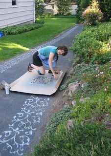 Dip rocks in glow and the dark paint and let dry. Description from pinterest.com. I searched for this on bing.com/images Cement Patio Ideas, Patio House Ideas, Cement Patio, Concrete Patios, Cheap Patio, Areas Verdes, Patio Flooring, Front Patio, Stenciling