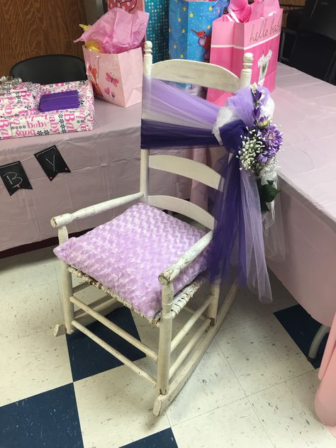 Mother To Be Chair Decorations, Mom To Be Chair Decoration Ideas, Baby Shower Mom Chair, Baby Shower Chair Ideas, Small Bunch Of Flowers, Tulle Baby Shower, Baby Shower Chair, April Baby Shower, Baby Boy Sprinkle