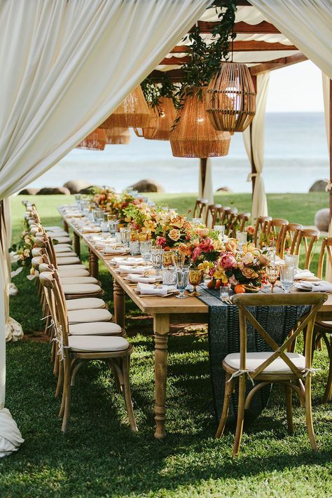 Hawaiian Weddings, Low Dining Table, Wedding In Hawaii, Party Deco, Floral Table Runner, Outdoor Wedding Reception, Hawaiian Wedding, Maui Weddings, Table Set Up