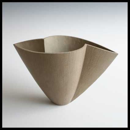 Veronika Pöschl (AT/NL) - angular potform with polished skin | Capriolus Contemporary Ceramics - Gallery Sculptures Céramiques, Ceramic Techniques, Contemporary Ceramics, Ceramic Vases, Vases And Vessels, Ceramic Artists, Hand Built, Ceramic Sculpture, Ceramic Bowls