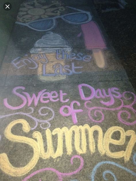 Summer Sidewalk Chalk, Chalk Art Ideas, Fun Chalk Art, Sweet Days, Photography Tips Iphone, Sidewalk Chalk Art, Sidewalk Art, Beautiful Food Photography, School Celebration