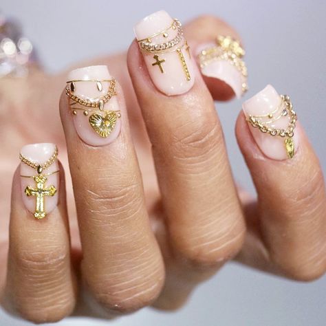 24 Luxury Nails Design Ideas Which Will Make You Hold Your Breath Nail Chain Design, Chain Nails Designs, Chain Nail Art, Nails With Chains, Korean Nail Art, Korean Nails, Matte Nails Design, New Nail Art, Trendy Nail Art