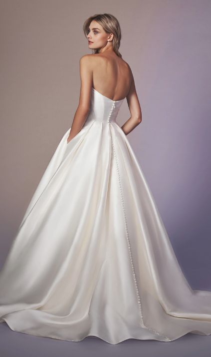 Strapless Sweetheart Neckline Ball Gown Wedding Dress | Kleinfeld Bridal Wedding Dresses Kleinfeld, Anne Barge, Kleinfeld Bridal, Strapless Sweetheart Neckline, Wedding Dresses Strapless, Gown Wedding, Wedding Dress Inspiration, Ball Gowns Wedding, Mermaid Dresses