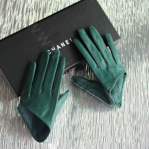 Half Palm Gloves, Half Gloves, Sheepskin Gloves, Leather Gloves Women, Short Gloves, Gloves Fashion, Disney Handbags, Purple Leather, Green Material